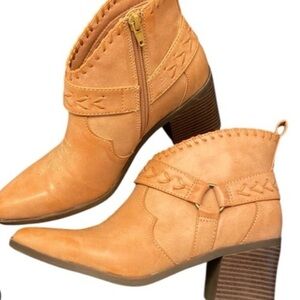 Frye & Co. Palma Stacked Heeled Boots- LIKE NEW! Size 9